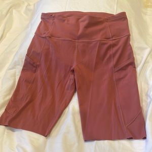 Lulu lemon biker shorts with side pockets